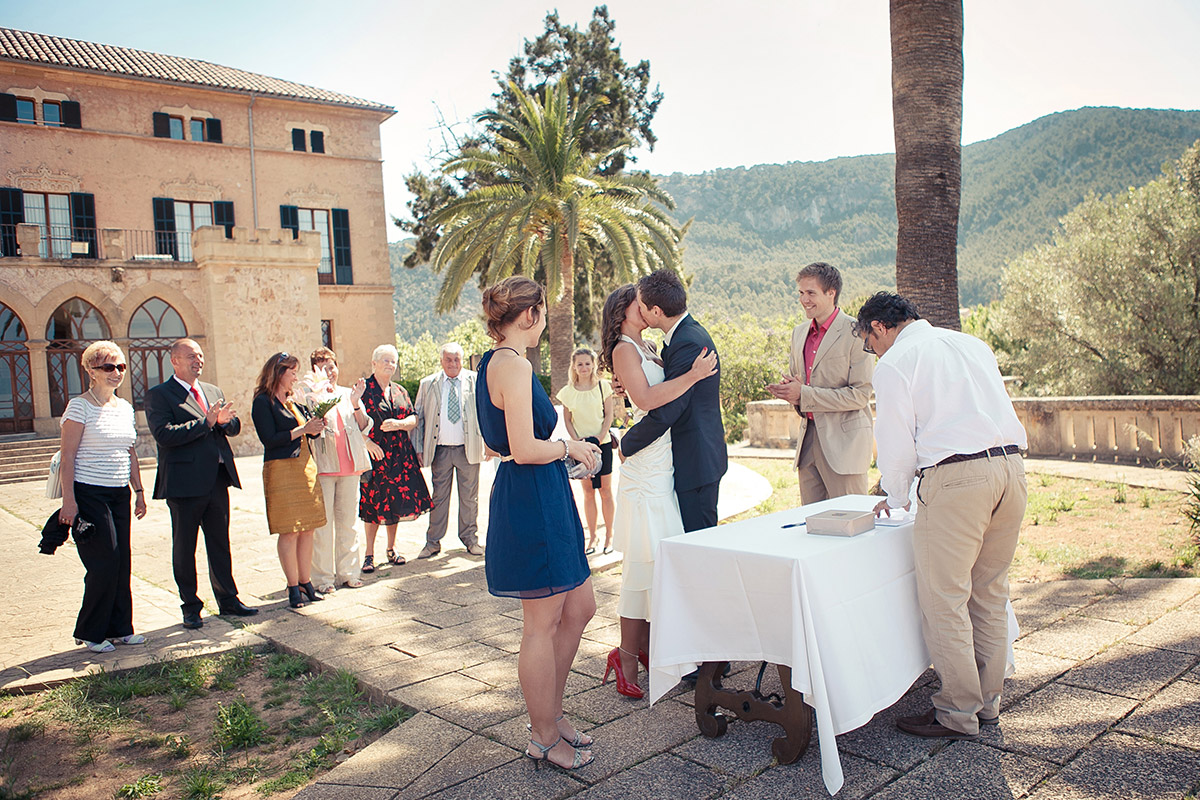 Hochzeitsfotograf dokumentiert standesamtliche Trauung auf Mallorca © Hochzeitsfotograf Berlin hochzeitslicht