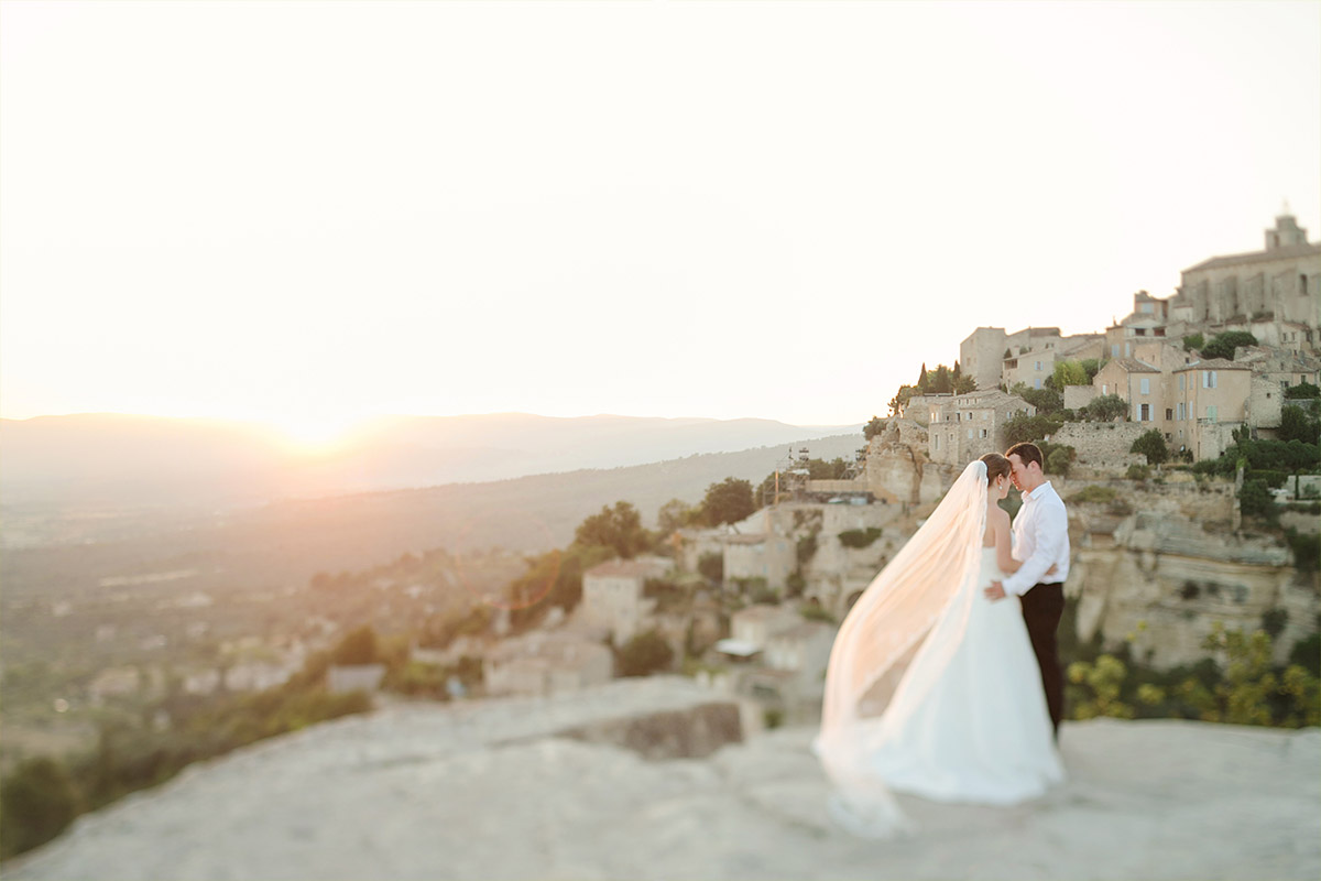 Brautpaar bei After-Wedding-Fotoshooting aufgenommen in der Provence Frankreich von Berliner Hochzeitsfotograf © Hochzeitsfotograf Berlin hochzeitslicht